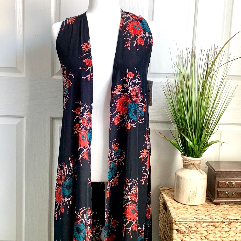 NWT LULAROE long printed blouse/tunic